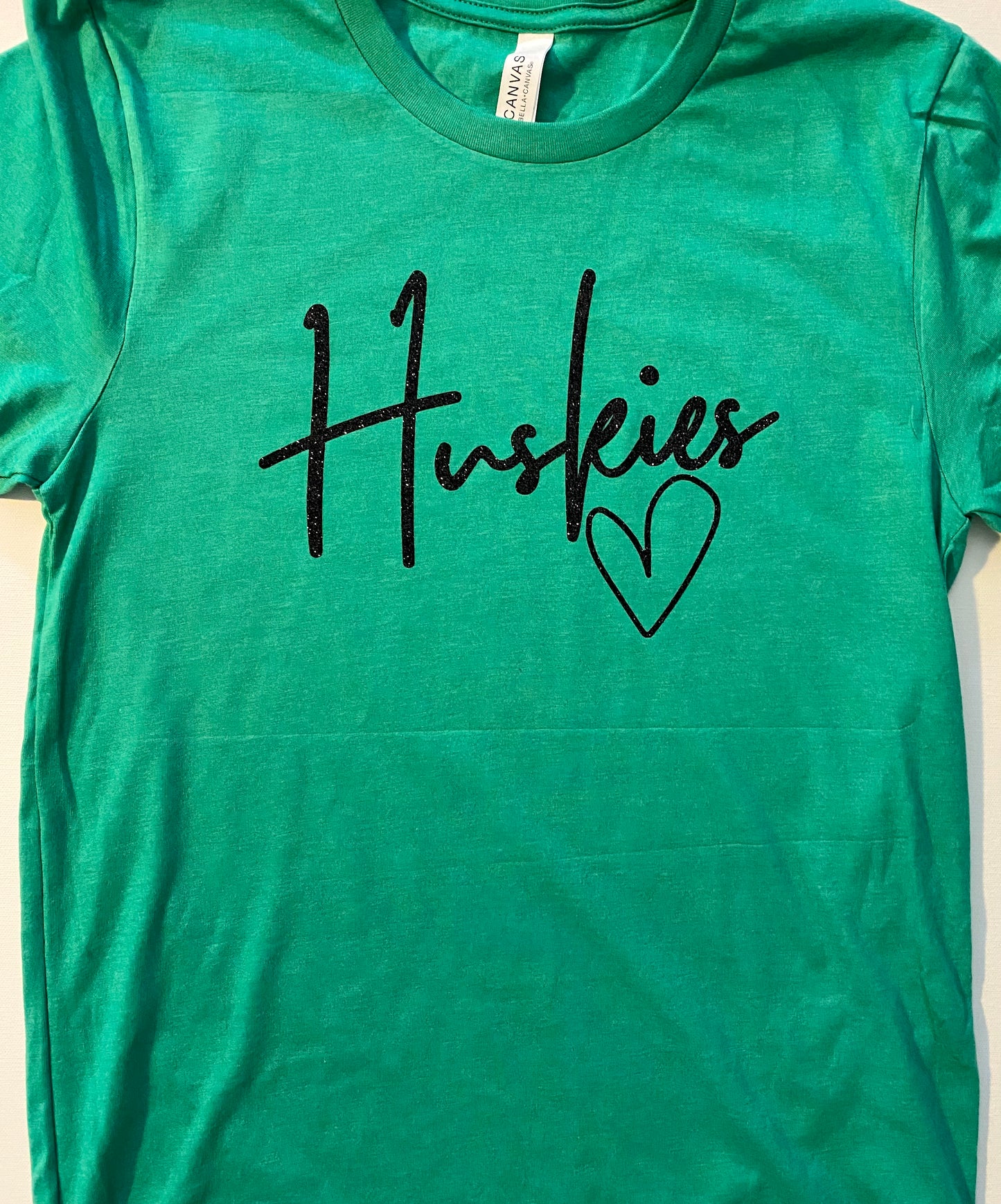 Huskies heart tee